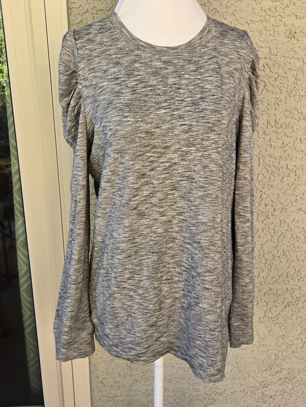 Daily Ritual Light Gray Ruched Shoulder Long-Sleeve Top - Picture 3 of 9